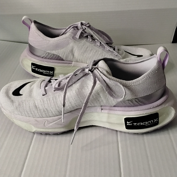 Nike Women's ZoomX Invincible Run 3 Wide Shoes - Picture 5 of 9